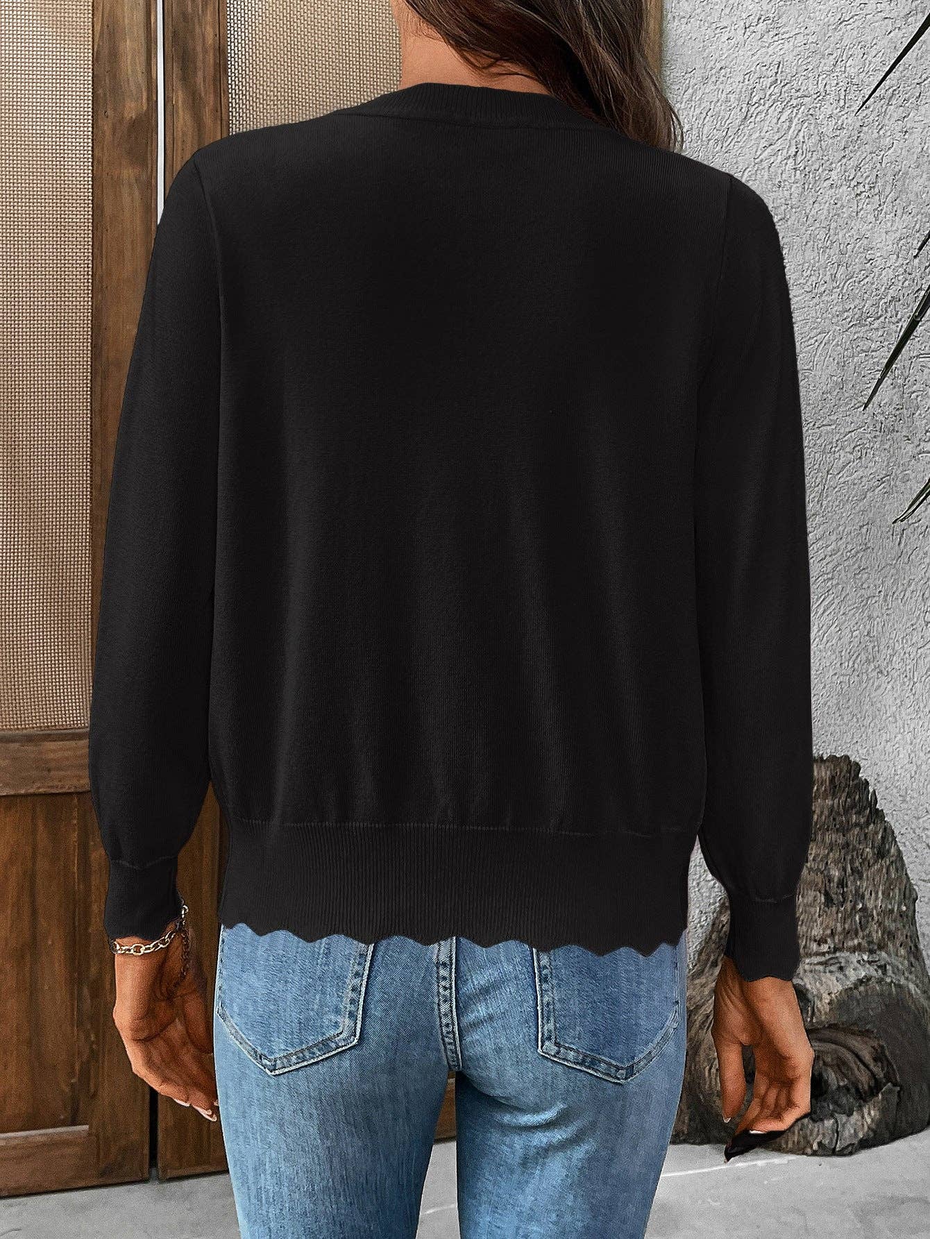 Lightweight V-Neck Scalloped Knit Cardigan for Women